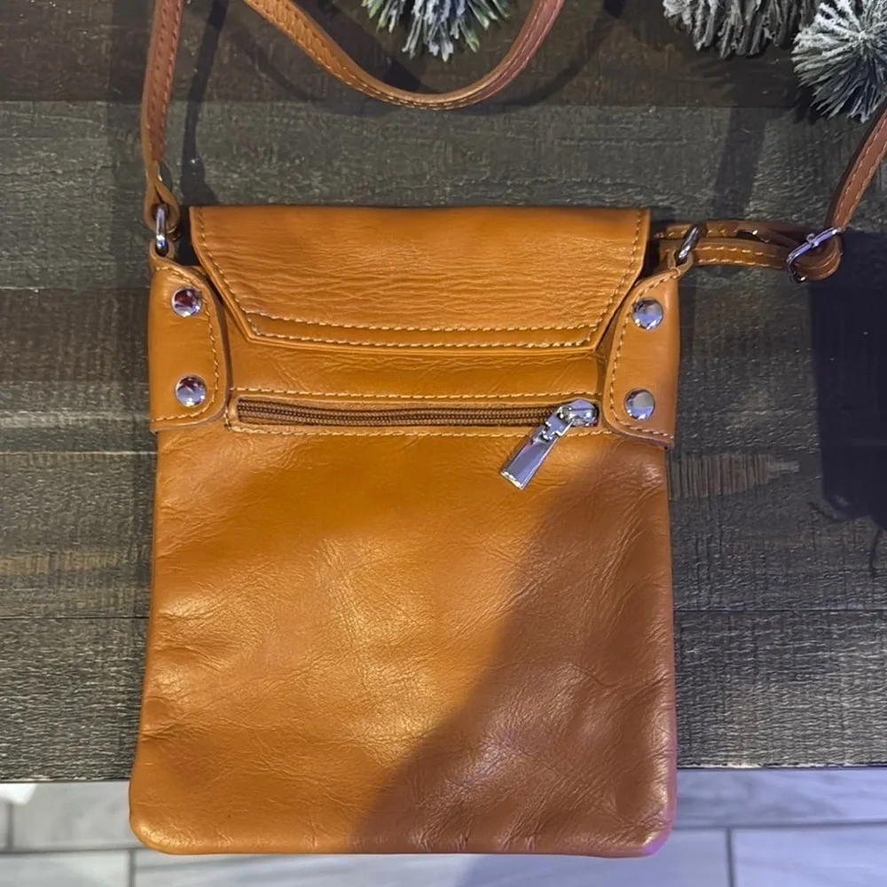 Vera Pelle Brown Messenger Bag with High-Quality Leather and Classic Design